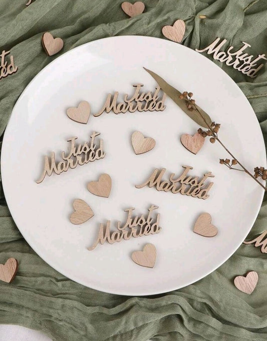 Lot confettis en bois Just Married  pour décoration de table